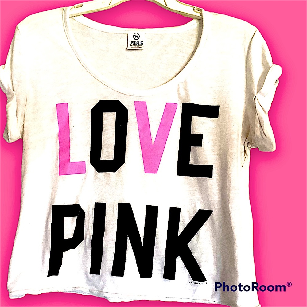 Pink store shortsleeved cropped T-shirt In pre owned condition.